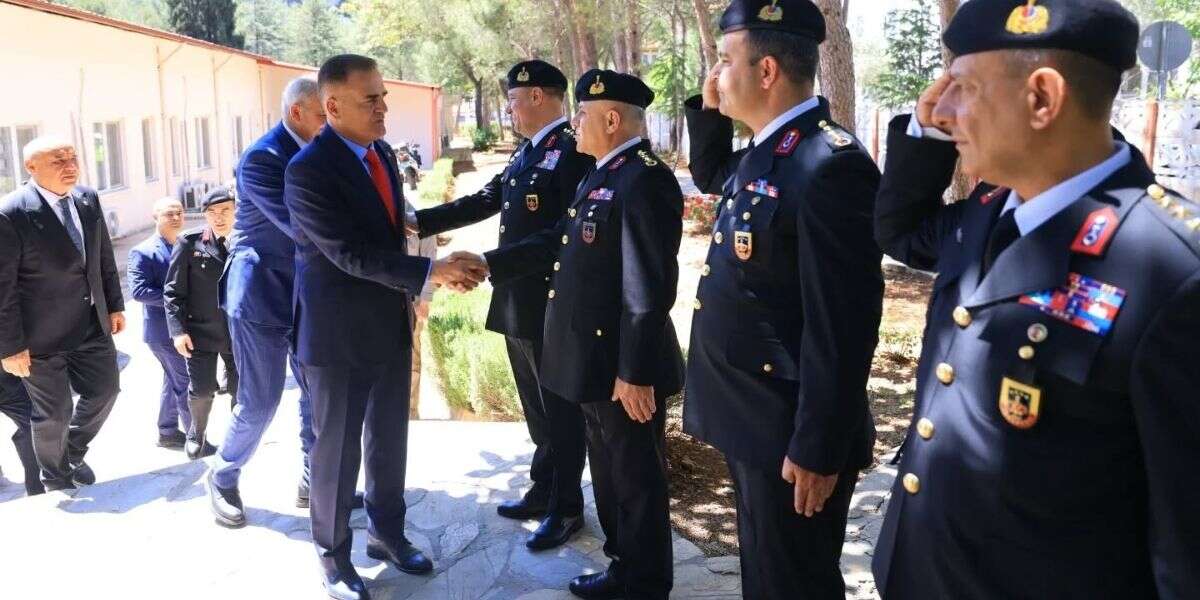 Muğla Valisi Akbıyık’tan Polis ve Jandarmaya Bayram Ziyareti 3